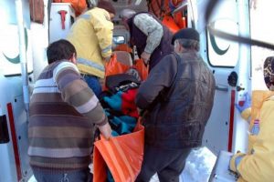 Hasta almaya giden ambulans yolda kaldı
