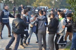 Amat&ouml;r ma&ccedil;ta kavga &ccedil;ıktı: 2 yaralı