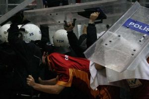 Ma&ccedil;ta olay &ccedil;ıkınca u&ccedil;ağı ka&ccedil;ırdılar