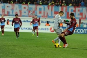 Timsah Trabzon'da fırsat tepti!