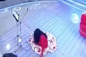B&uuml;lent Ersoy, canlı yayında bayıldı