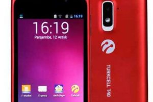Yerli cep telefonu T40 &uuml;retim bandından &ccedil;ıktı