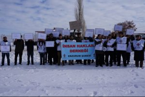 Hasta mahpuslar i&ccedil;in 163 dakikalık oturma eylemi yaptı