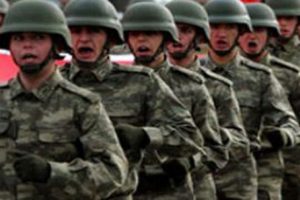 Mehmet&ccedil;ik, Makedon askerleri eğitiyor