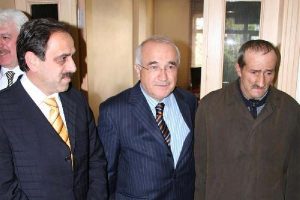 Cemil &Ccedil;i&ccedil;ek'in arkadaşı kalbine yenildi
