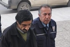 Tartışmada eşini &ouml;ld&uuml;rd&uuml;