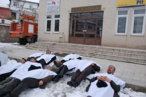 Kefenli a&ccedil;lık grevi