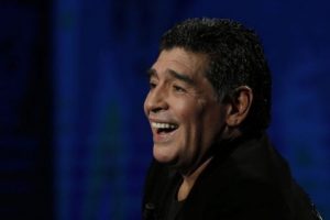 Maradona Cezayir'de mavi boncuk dağıttı!