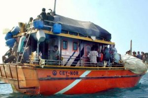 Ayvalık'ta 14 Suriyeli ka&ccedil;ak yakalandı