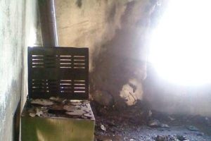 3 yılda tamamlanan lojmanı bir saatte k&uuml;l oldu