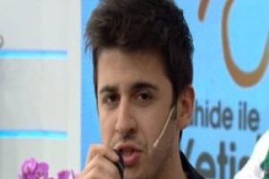 Emrah'ın oğlu canlı yayında şarkı s&ouml;yledi