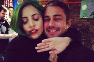 Lady Gaga sevgilisiyle &ccedil;ekildi