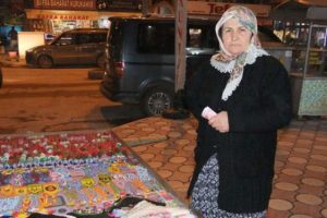 Mahkum oğlu &uuml;retiyor, annesi satıyor