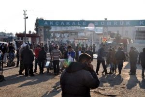 Ak&ccedil;akale sınır kapısında yoğunluk yaşanıyor