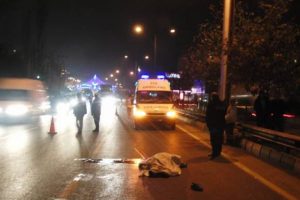 Karşıdan karşıya ge&ccedil;erken can verdi