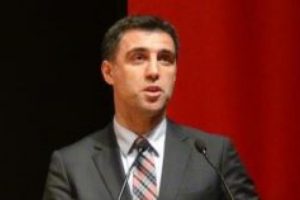 Hakan Ş&uuml;k&uuml;r'&uuml;n istifası i&ccedil;in kim ne dedi?