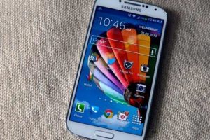 Galaxy S5'in metal ve plastik modelleri olacak