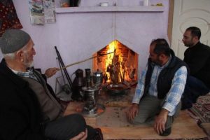 Camiye bağış i&ccedil;in kaz &ccedil;evirme yapılıyor