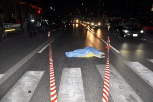 Motosikletten d&uuml;şt&uuml; TIR'ın altında can verdi