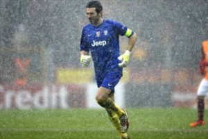 Buffon gol yememe rekoru kırdı