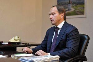 Rus vali Fransa'da d&ouml;v&uuml;lerek gasp edildi