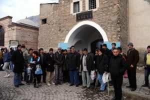 Afgan g&ouml;&ccedil;menlerden k&ouml;m&uuml;r eylemi