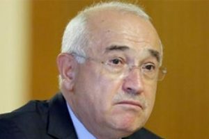 Cemil &Ccedil;i&ccedil;ek'ten operasyon yanıtı