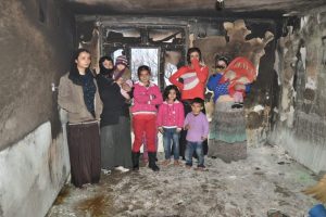 15 kişinin yaşadığı ev k&uuml;l oldu