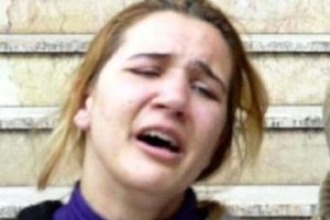 Ağlaya ağlaya cezaevine gitti