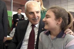 Mutlu'dan kendisine 'tweet' atan &ouml;ğrenciye s&uuml;rpriz