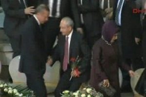 Kılı&ccedil;daroğlu ile Başbakan Erdoğan Şeb-i Arus'ta tokalaştı