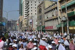 Bangladeş'teki h&uuml;k&uuml;met karşıtı g&ouml;steriler s&uuml;r&uuml;yor