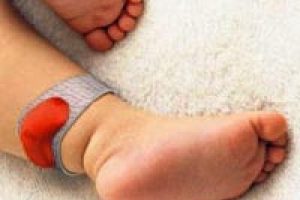 Bebeğin ayağına ateş &ouml;l&ccedil;en telsiz