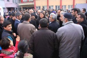 Okulda bı&ccedil;aklı saldırgan dehşeti