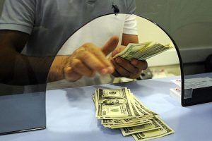 G&ouml;&ccedil;menlerden 500 milyar dolarlık transfer