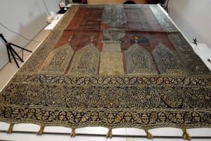 Kabe &ouml;rt&uuml;s&uuml; &ouml;zel vitrinde sergilenecek