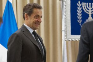 Sarkozy'nin sağ kolu serbest bırakıldı