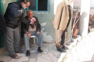 Camiye giderken otomobil &ccedil;arptı