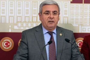 AK Parti'den tutuklu vekillere destek