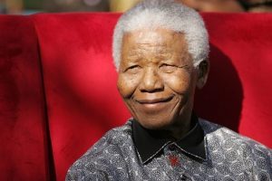 Mandela &ouml;ld&uuml; kavga başladı