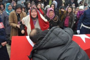 Anne duasıyla son yolculuğuna uğurlandı