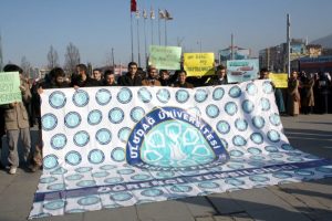 İlahiyat fak&uuml;ltesi &ouml;ğrencileri pedagojik formasyon hakkı istiyor