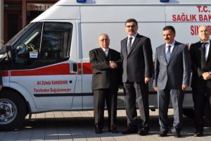 Hayırseverin ismi bağışladığı ambulansın &uuml;zerine yazıldı