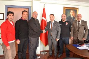 İtalyan y&uuml;zme antren&ouml;r&uuml;, Bursa'da olimpiyatlara sporcu yetiştirecek