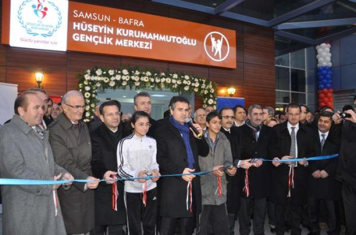 'Yolu gen&ccedil;lik merkezinden ge&ccedil;enin polise molotof atması m&uuml;mk&uuml;n değil'