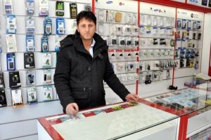 Hırsızı g&uuml;venlik kamerası kaydetti