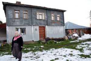 7 &ccedil;ocuk babası kendini astı