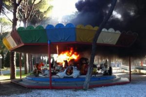 Lunaparkta korkutan yangın