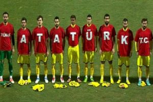 "Y&uuml;ce Atat&uuml;rk"ten sonra "En b&uuml;y&uuml;k T&uuml;rk Atat&uuml;rk" tiş&ouml;rt&uuml;