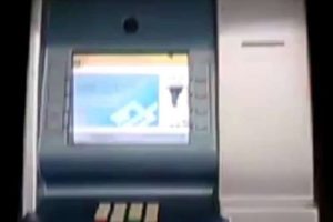 Para &ccedil;ekerken iki kere d&uuml;ş&uuml;n&uuml;n